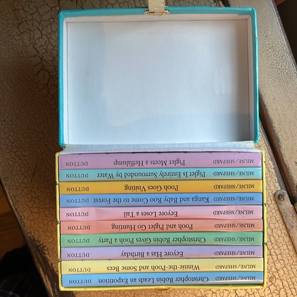 Winnie-the-Pooh Story Box Set - Picture 3 of 4